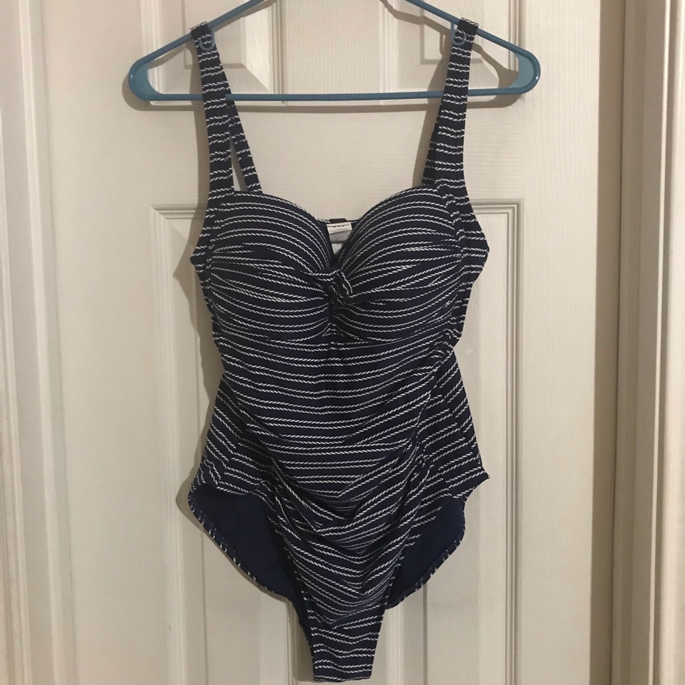 NIP TUCK SWIMSUIT MULT FIT CUP SZ 10 BLUE WHITE